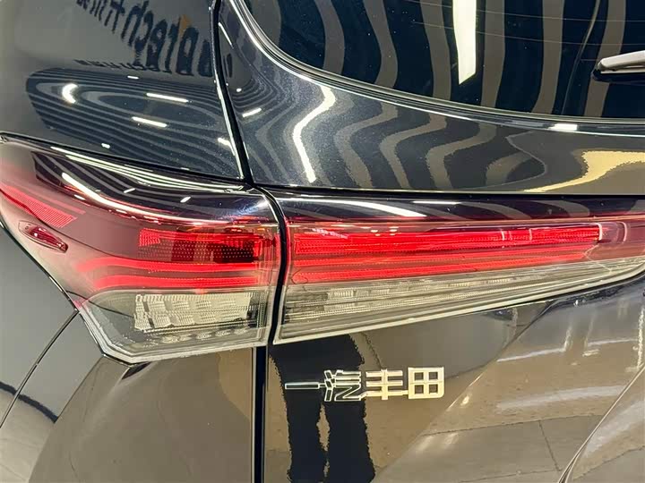 Фото 6 - Toyota Crown Kluger