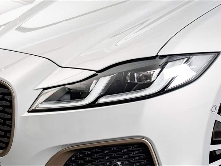 Фото 4 - Jaguar XF L