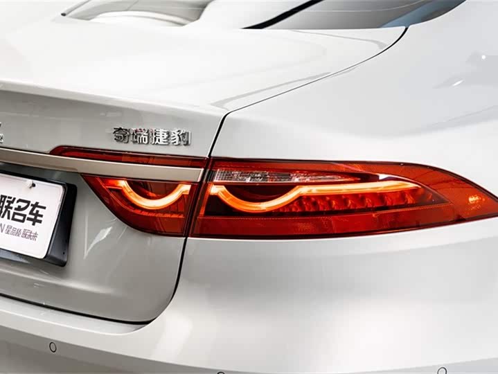 Фото 9 - Jaguar XF L