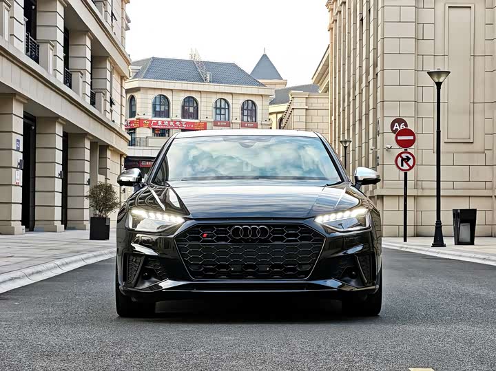 Фото 2 - Audi S4