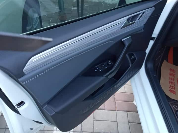 Фото 7 - Volkswagen Sagitar L