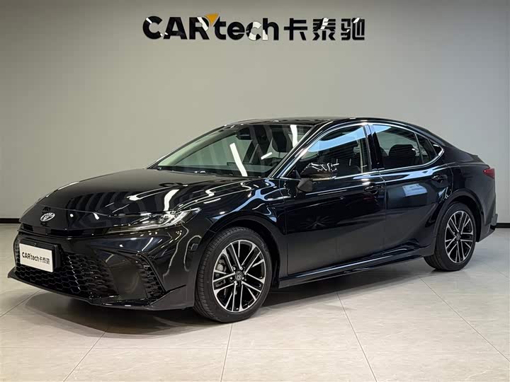Фото 1 - Toyota Camry