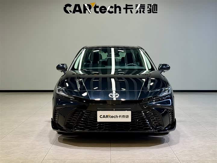 Фото 3 - Toyota Camry