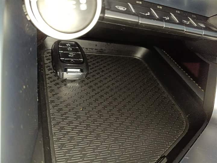 Фото 9 - Geely Binrui