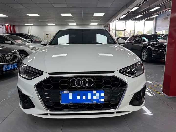 Фото 2 - Audi A4L