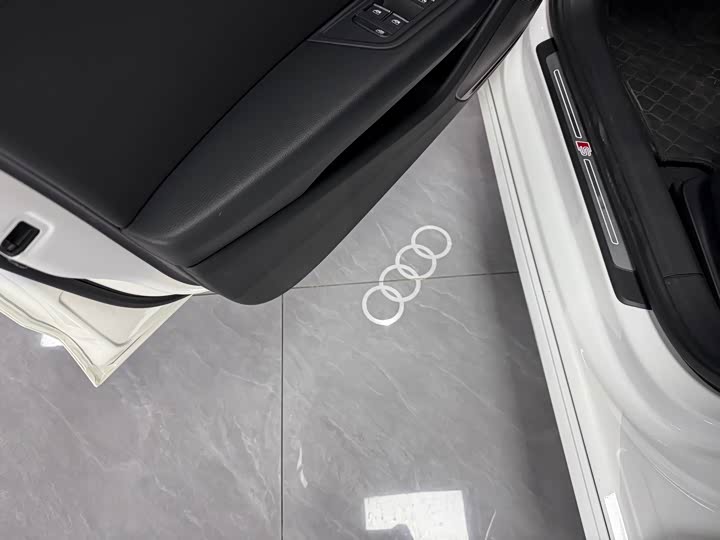 Фото 5 - Audi A4L