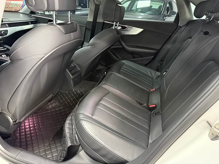 Фото 6 - Audi A4L