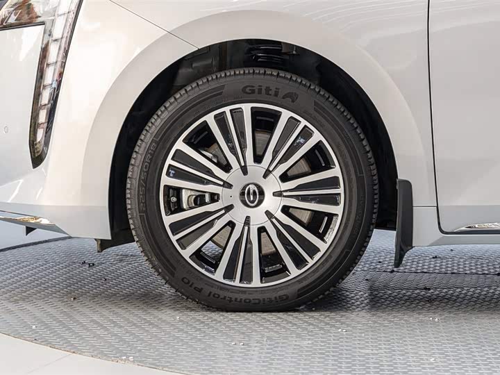 Фото 8 - GAC Trumpchi E8