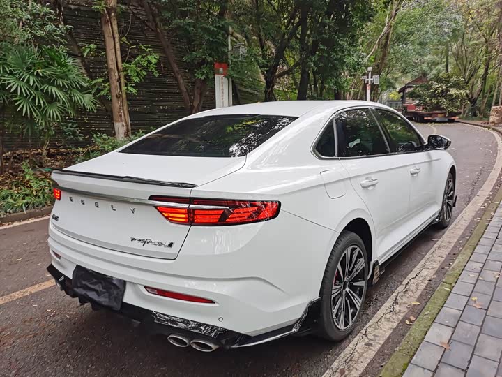 Фото 4 - Geely Preface