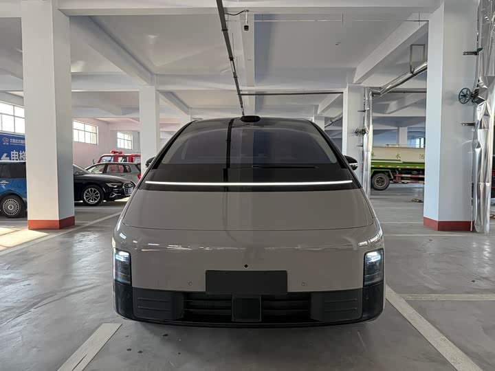 Фото 1 - LiXiang Mega