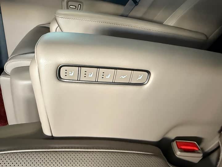 Фото 9 - LiXiang Mega