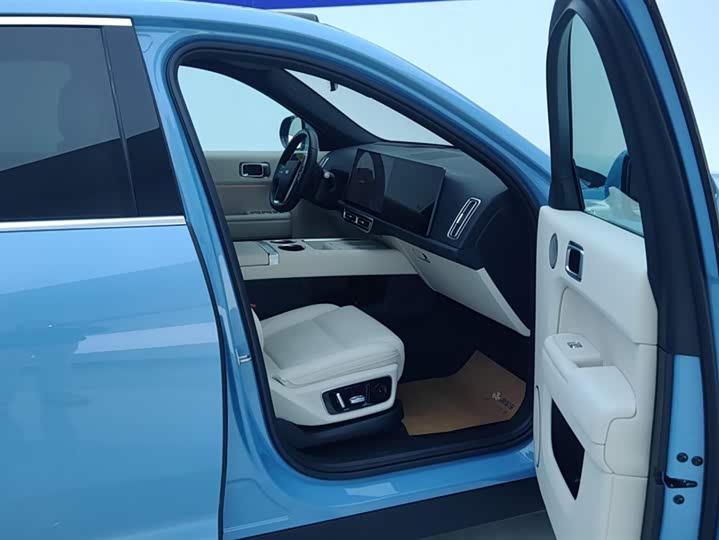 Фото 8 - LiXiang L7