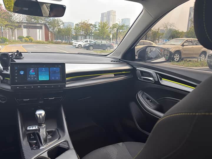 Фото 8 - Roewe i5