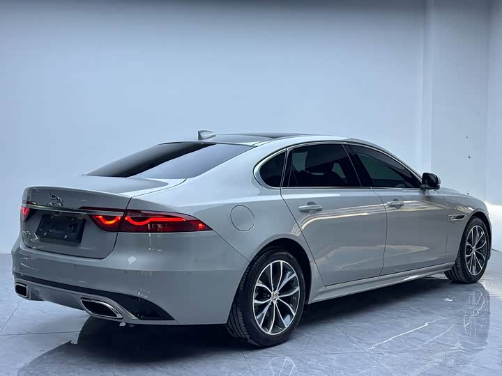 Фото 4 - Jaguar XF L