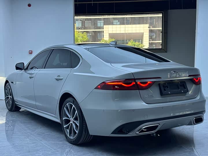 Фото 6 - Jaguar XF L