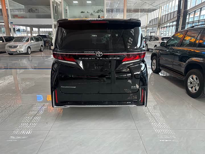 Фото 5 - Toyota Vellfire