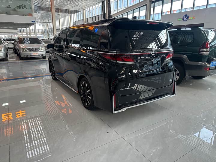 Фото 6 - Toyota Vellfire
