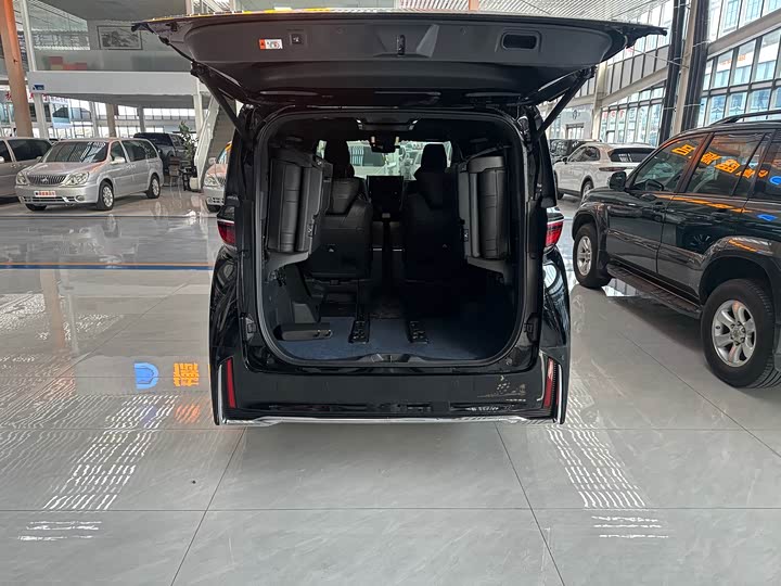 Фото 7 - Toyota Vellfire