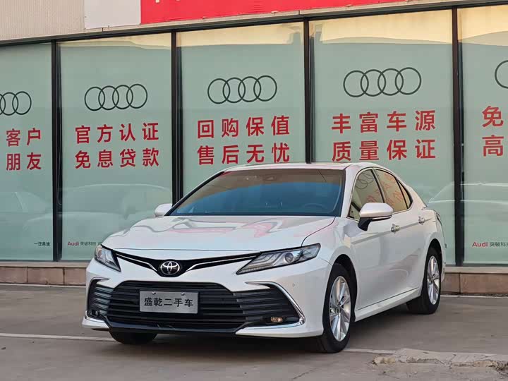Фото 1 - Toyota Camry