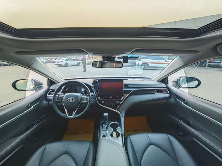 Фото 3 - Toyota Camry