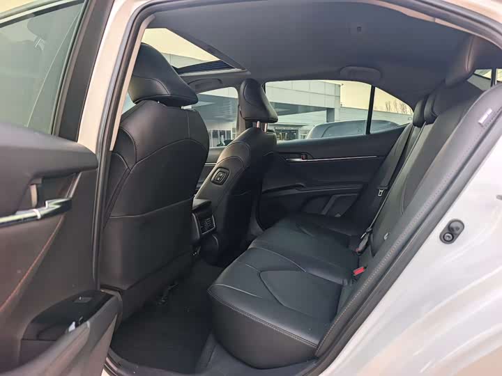 Фото 6 - Toyota Camry