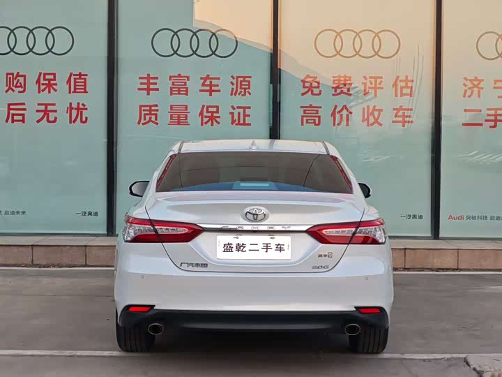 Фото 7 - Toyota Camry