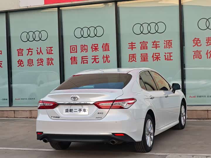 Фото 9 - Toyota Camry