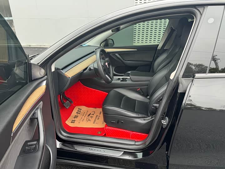 Фото 4 - Tesla Model Y