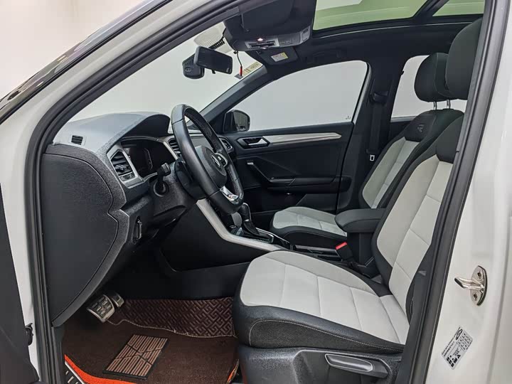 Фото 4 - Volkswagen T-Roc