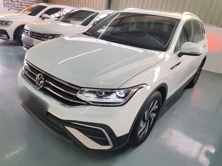 Фото 1 - Volkswagen Tiguan L Pro