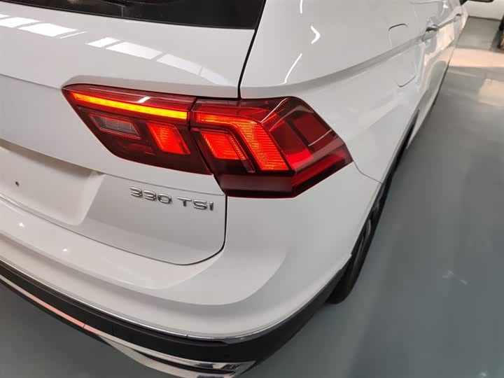 Фото 8 - Volkswagen Tiguan L Pro