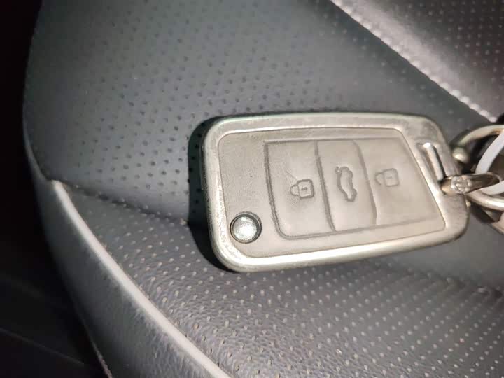 Фото 9 - Volkswagen Tiguan L Pro