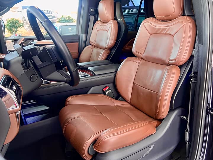 Фото 6 - Lincoln Navigator