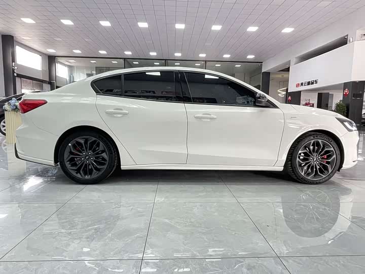 Фото 4 - Ford Focus