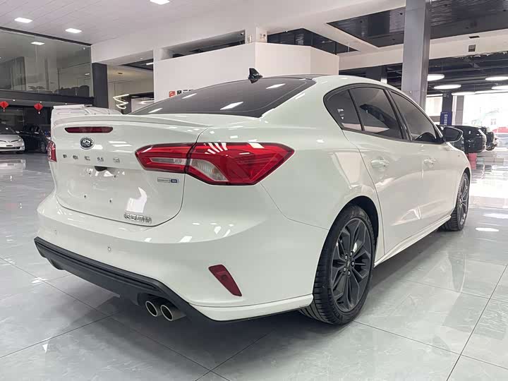 Фото 5 - Ford Focus