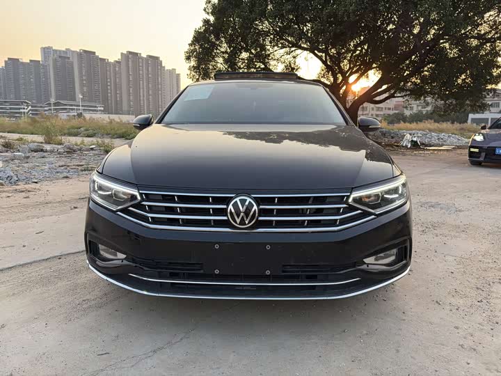 Фото 1 - Volkswagen Magotan