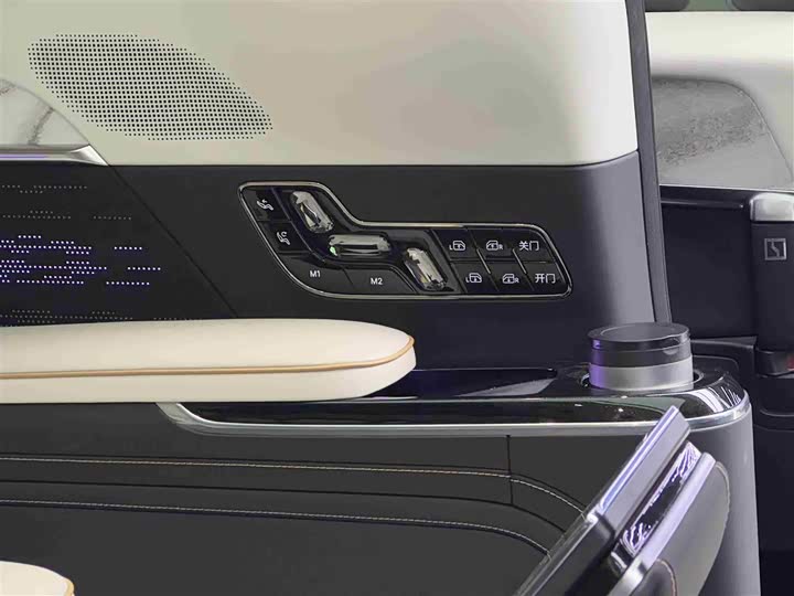 Фото 8 - Zeekr 009