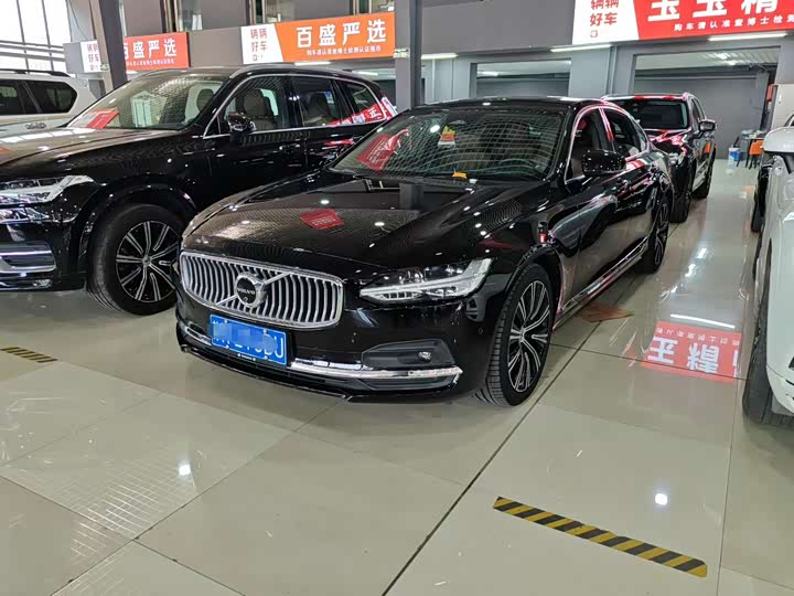 Фото 1 - Volvo S90
