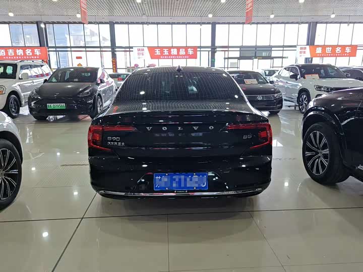 Фото 5 - Volvo S90