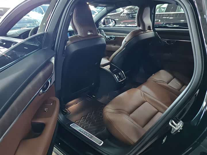 Фото 8 - Volvo S90