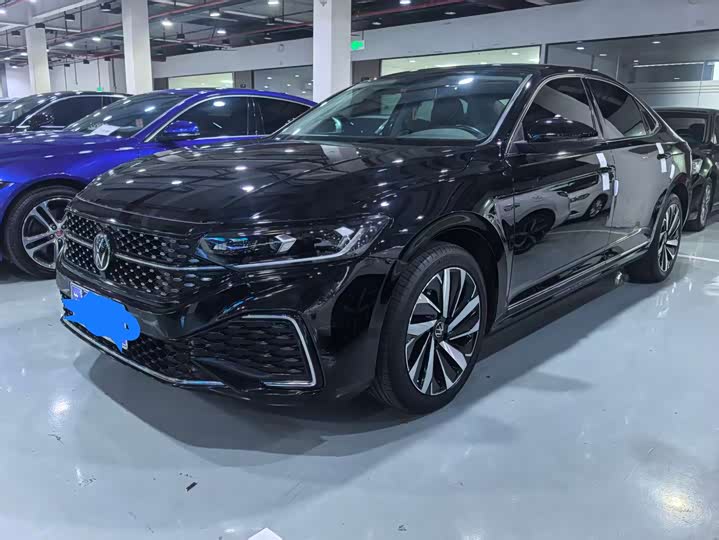 Фото 1 - Volkswagen Passat