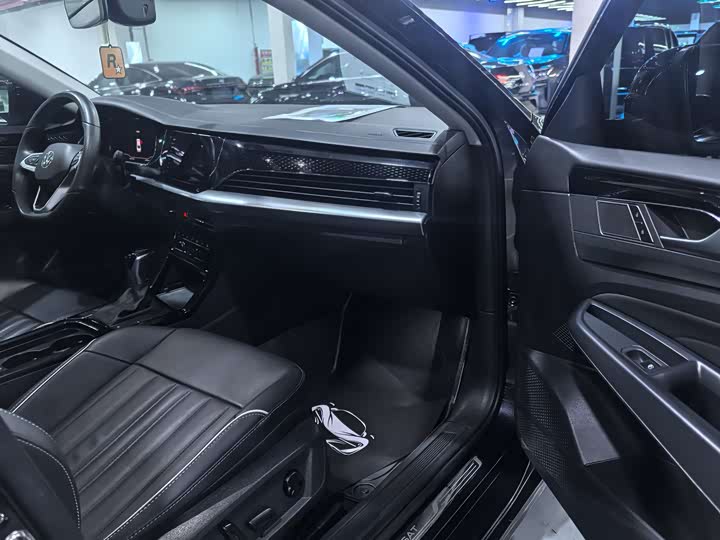 Фото 7 - Volkswagen Passat