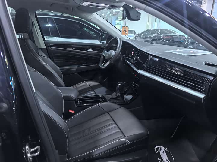 Фото 8 - Volkswagen Passat