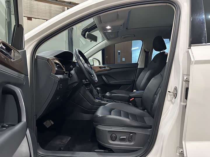 Фото 6 - Volkswagen Tharu