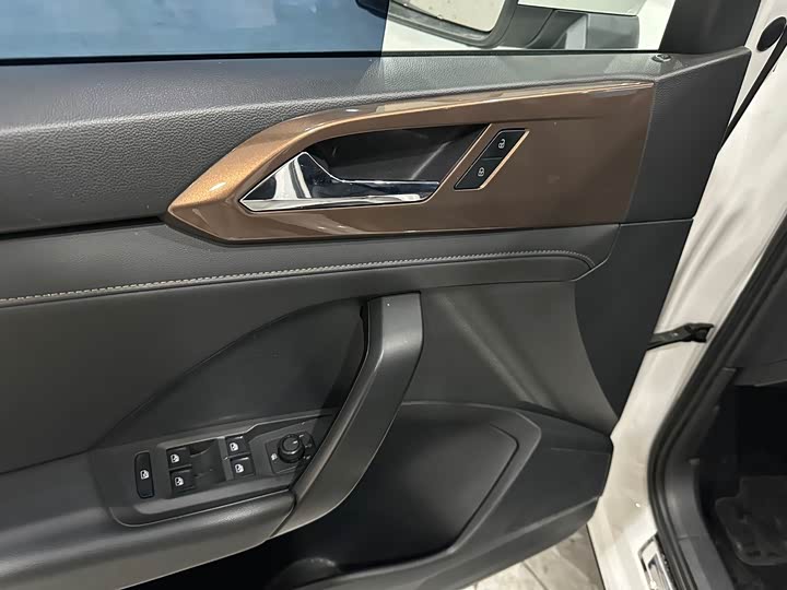 Фото 7 - Volkswagen Tharu