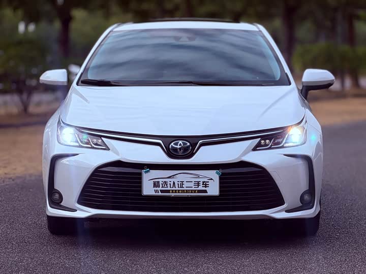 Фото 3 - Toyota Corolla