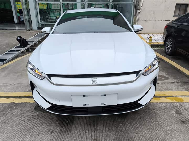 Фото 3 - BYD Qin Plus