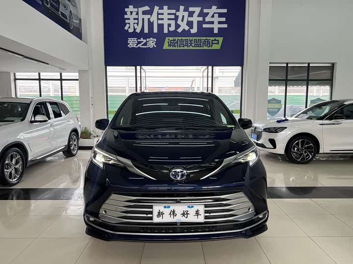 Фото 2 - Toyota Sienna