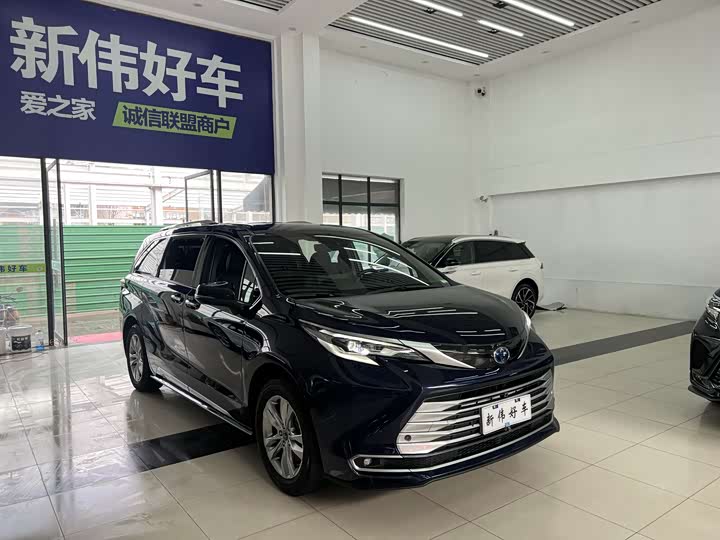 Фото 3 - Toyota Sienna