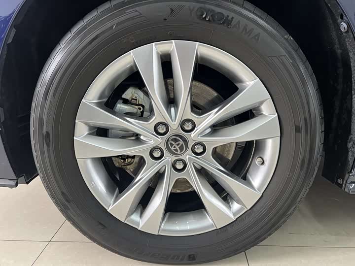 Фото 6 - Toyota Sienna